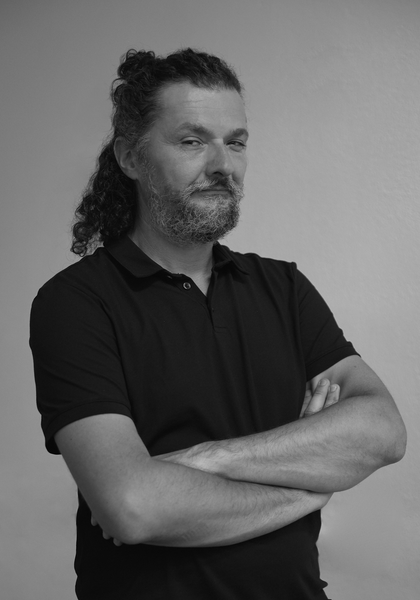 Dan Vezentan 2023_portret_2k.jpg
