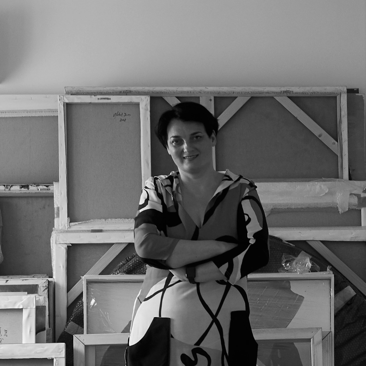 Ioana Olăhuț 4 bw.jpg