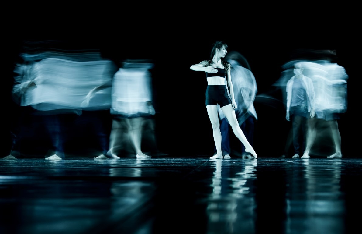 Linotip – Dansând cu lupii contemporani - 01.jpg